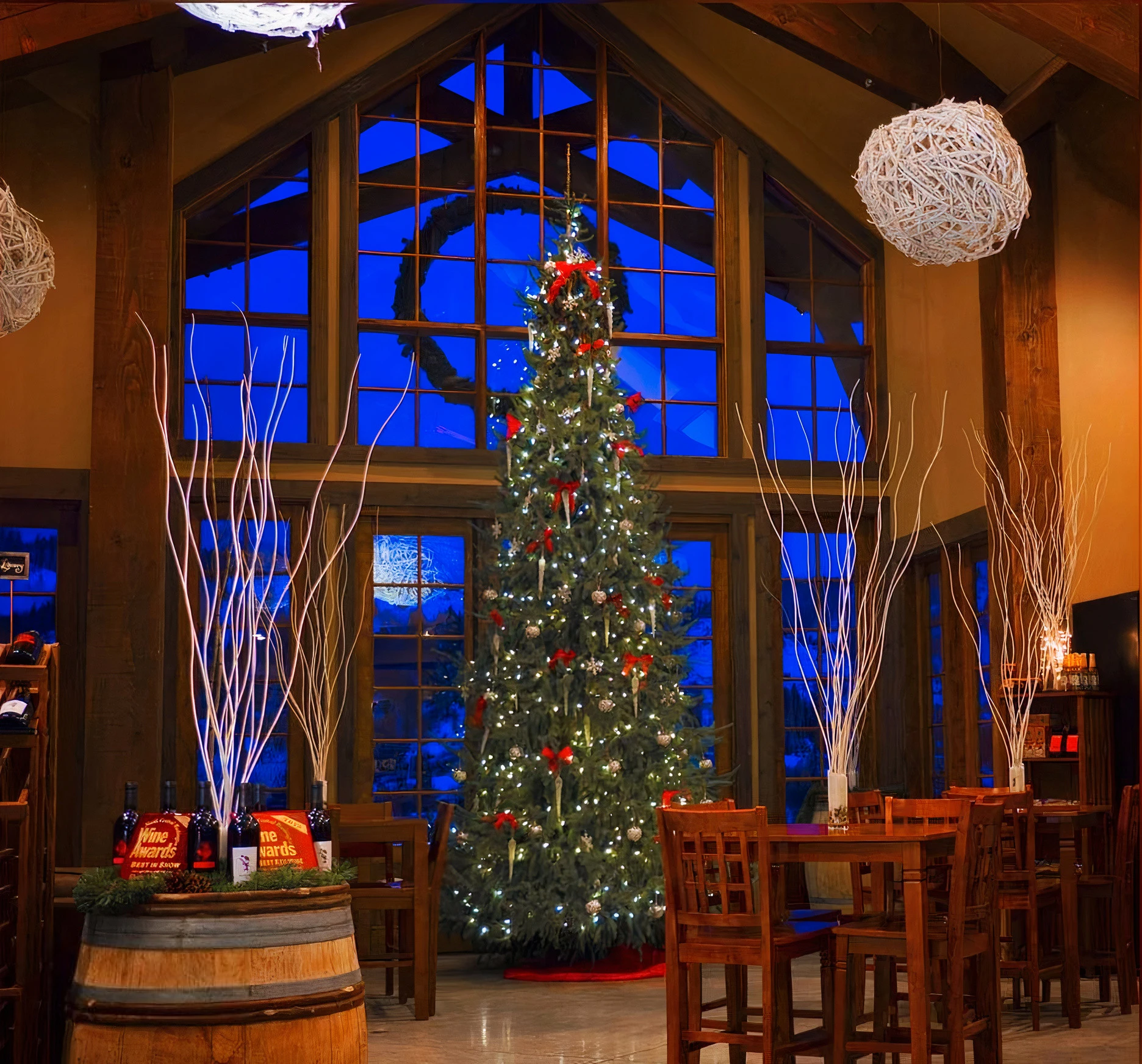 Silvara Cellars Wine Tasting Room in Leavenworth during Holidays Christmas New Year